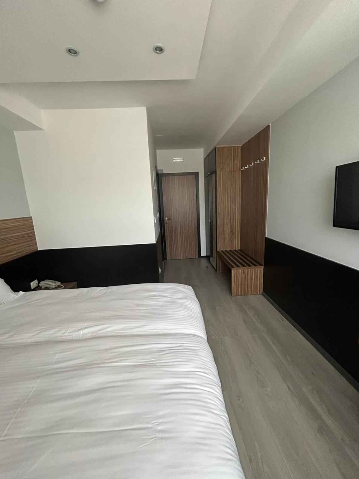 Hotel Bosna 1 Илиджа Экстерьер фото